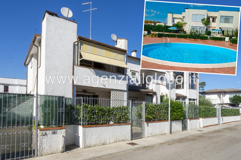 Villetta trilocale al piano terra con piscina condominiale  sita in zona tranquilla in vendita ai Lidi Ferraresi