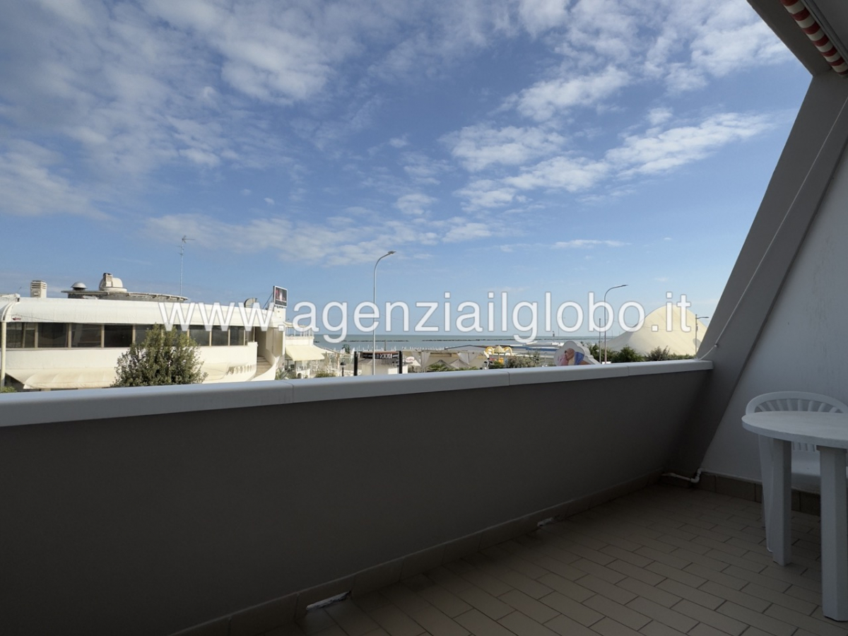 Studio apartment with seafront terrace for sale in Lidi Ferarresi